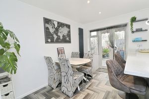 WINDSOR COURT- click for photo gallery